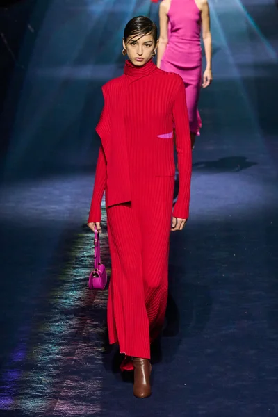 Look 48